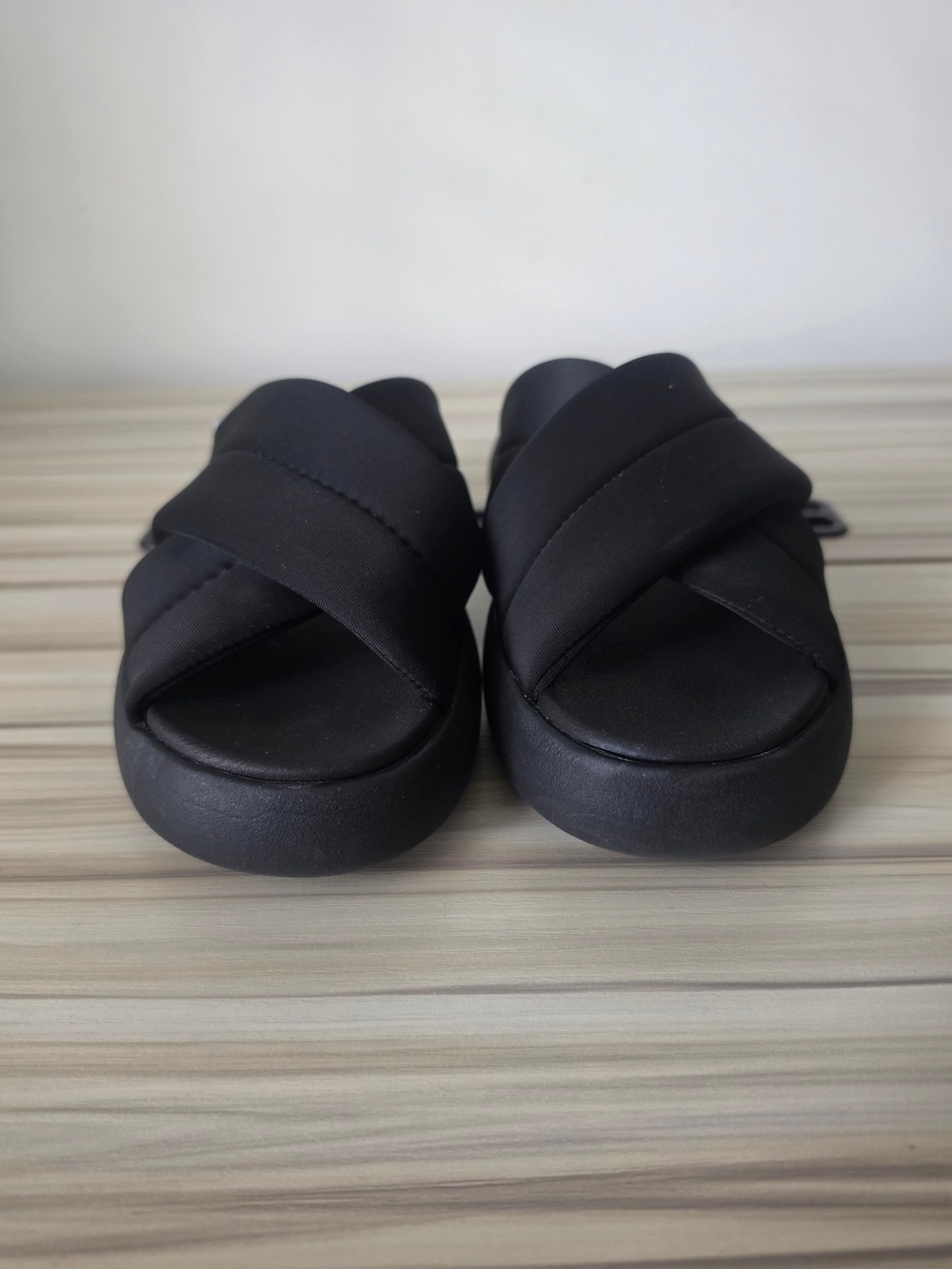 Toms Black Crossed-Strap Slide Sandals Size 8 - Picture 4 of 9